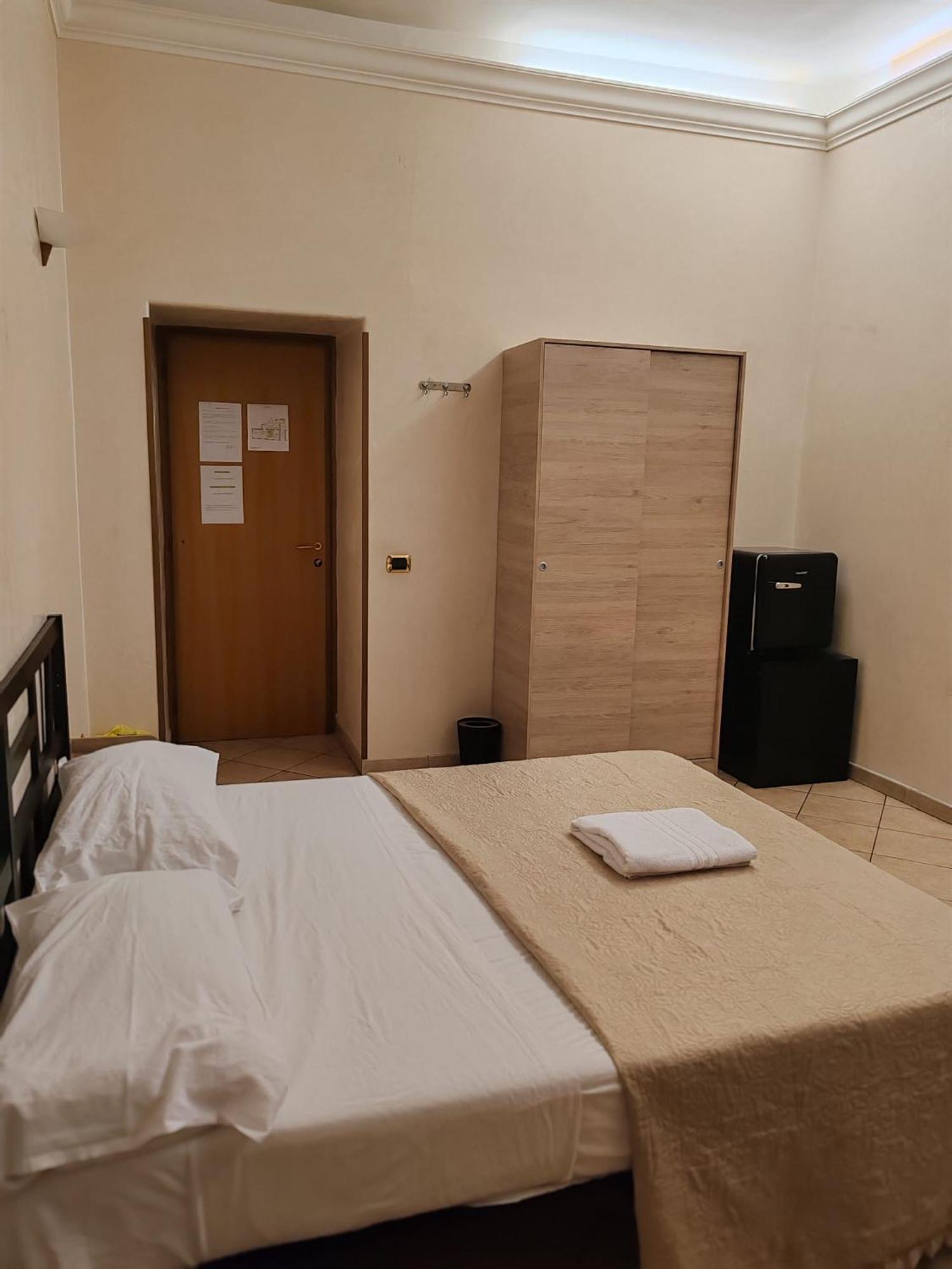Piazza Ragusa 3* Roma
